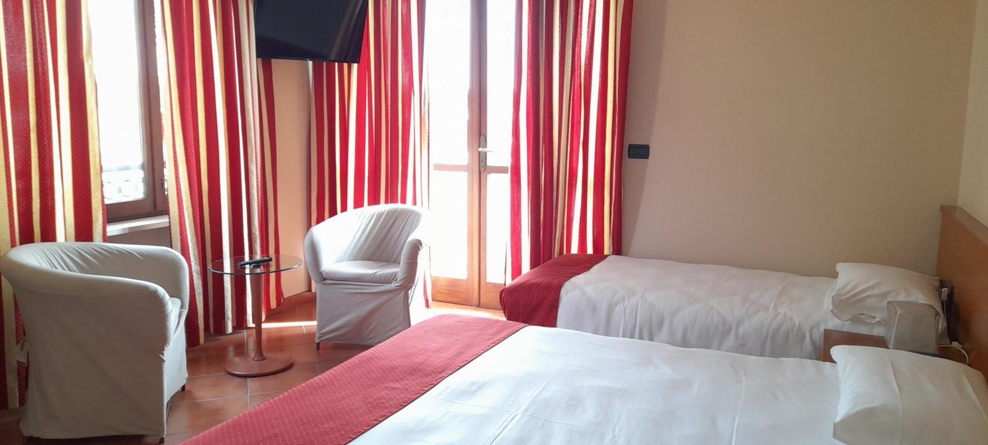 Hotel Ceretto Busca Exterior photo