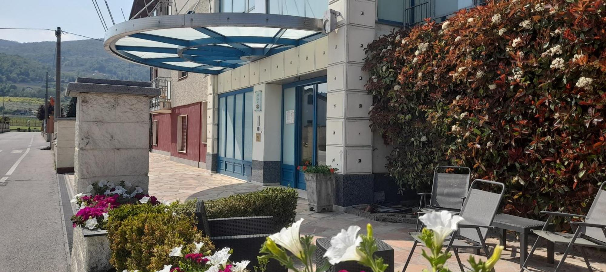 Hotel Ceretto Busca Exterior photo