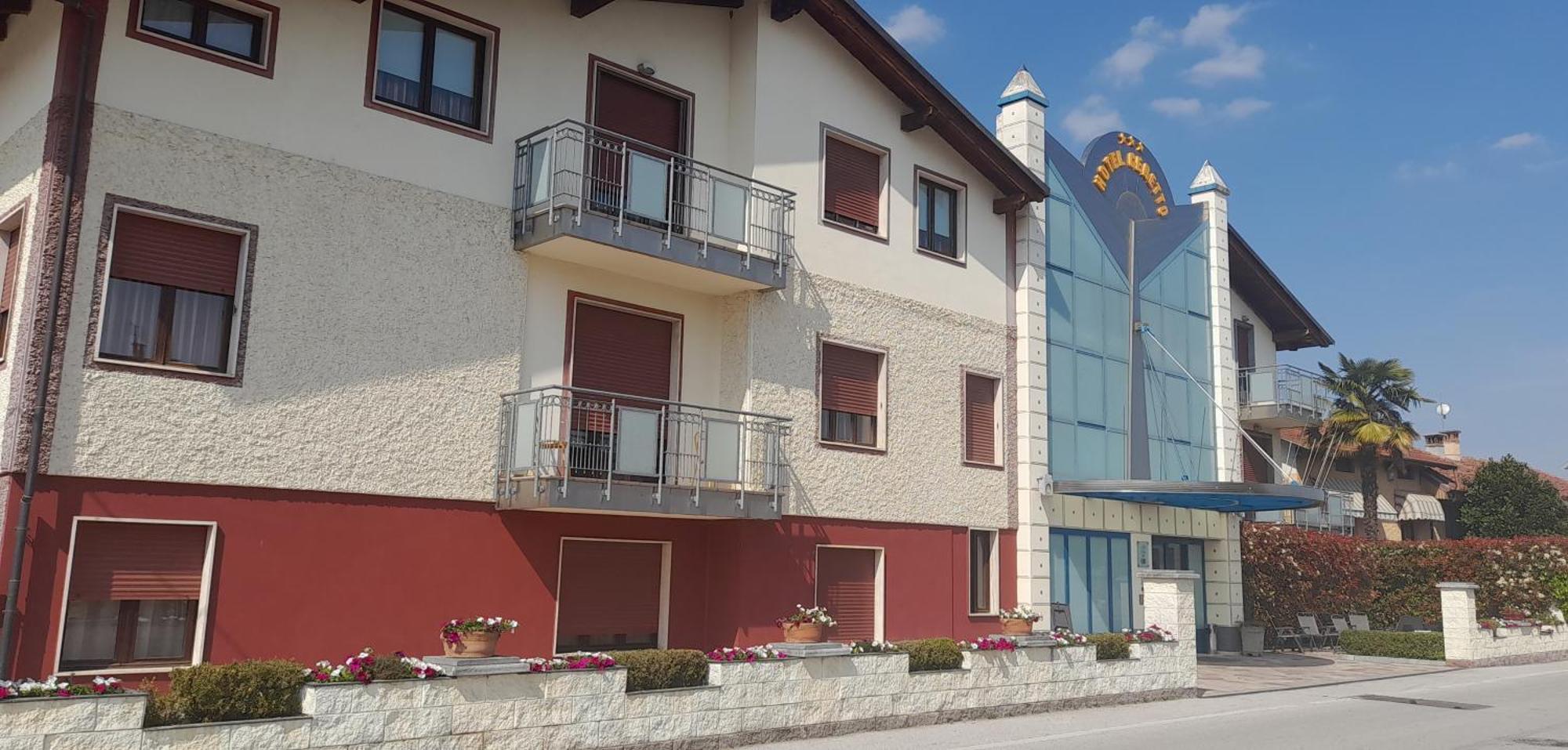 Hotel Ceretto Busca Exterior photo
