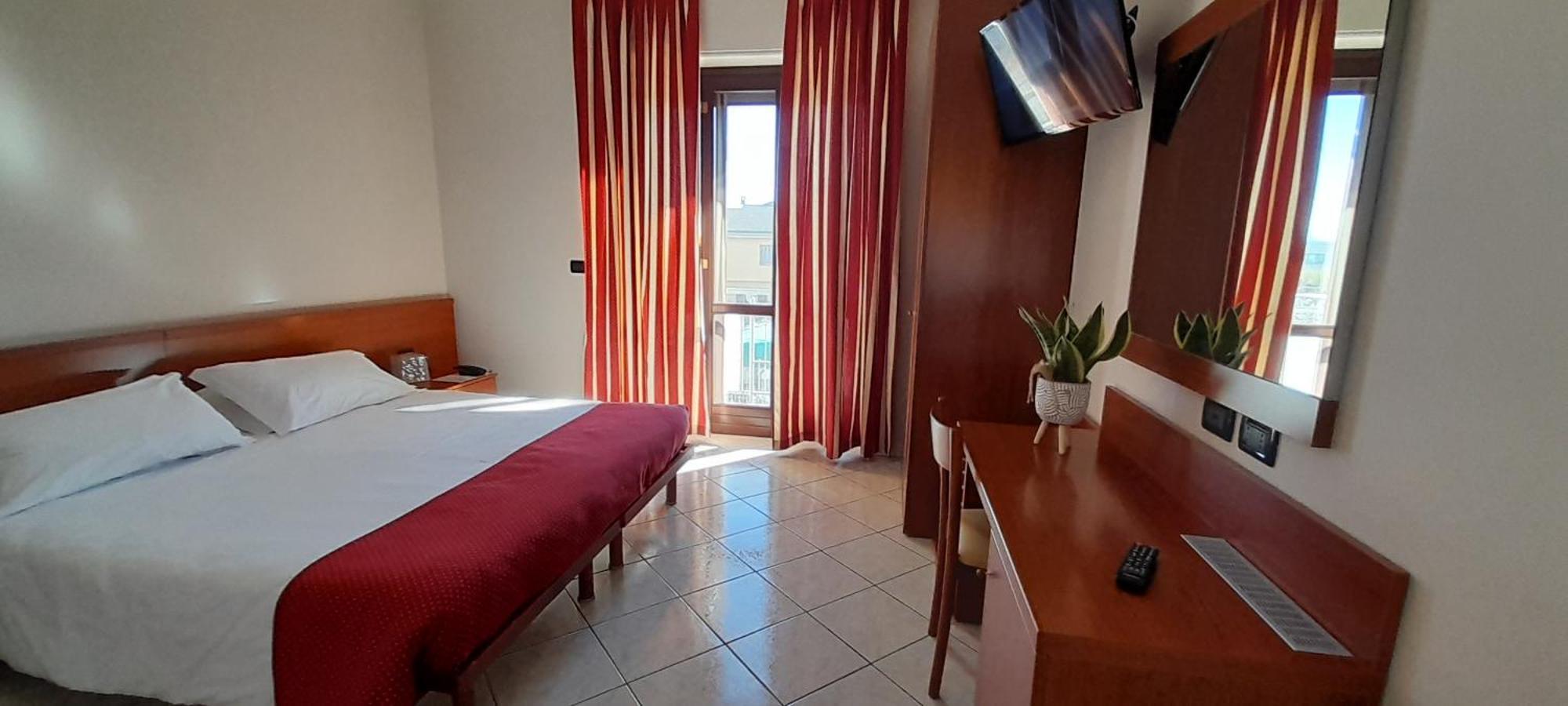 Hotel Ceretto Busca Exterior photo