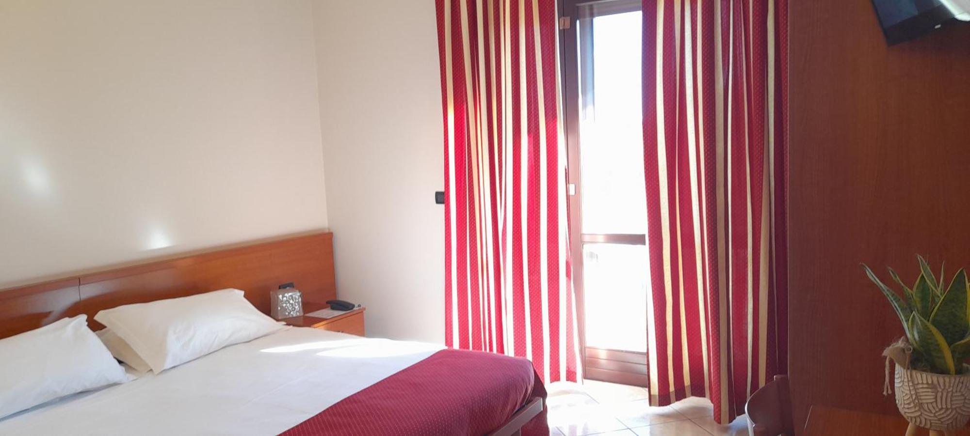Hotel Ceretto Busca Exterior photo